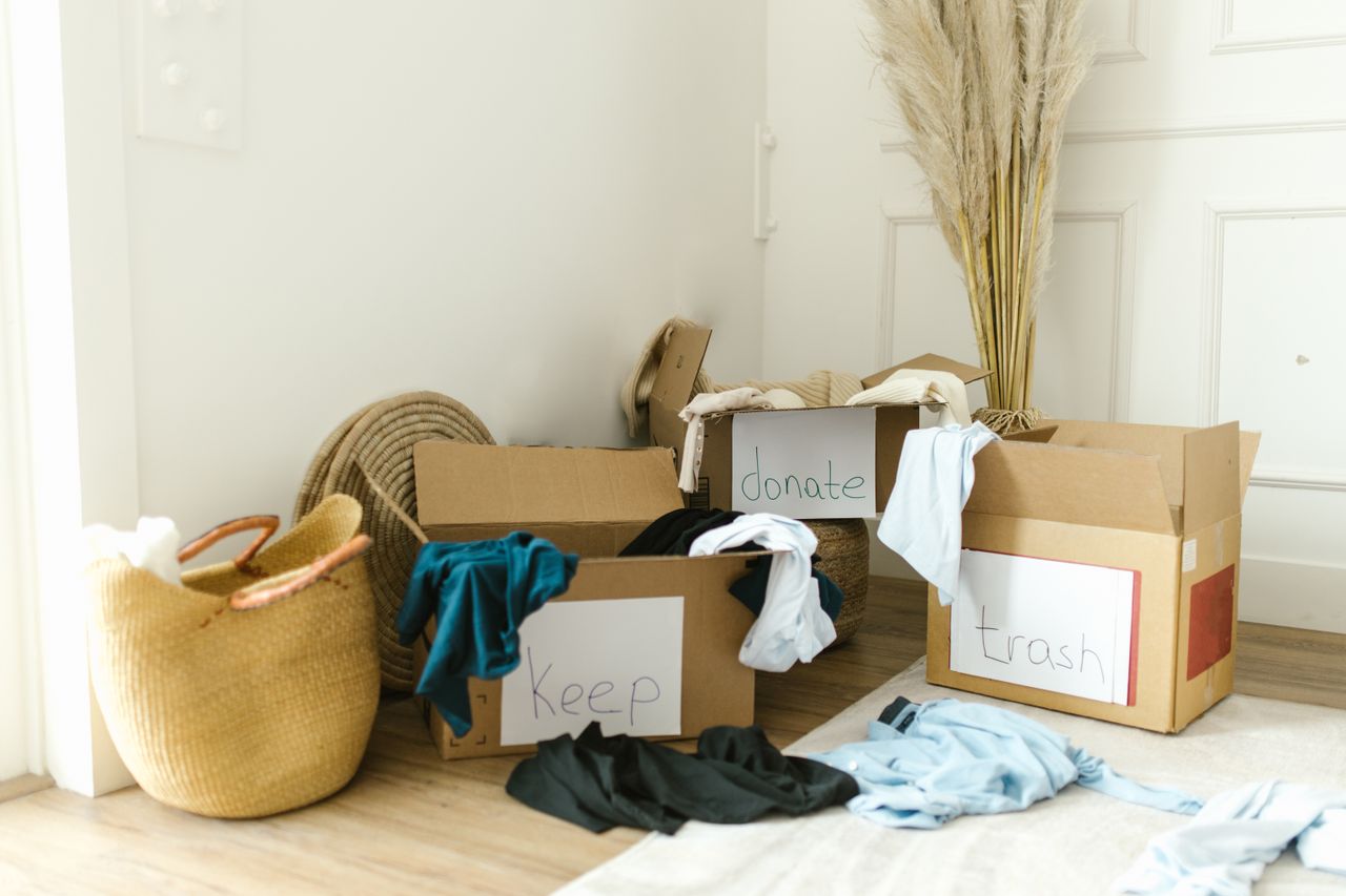 gallery-3 Cardboard boxes labeled Keep, Donate, and Trash for home decluttering.